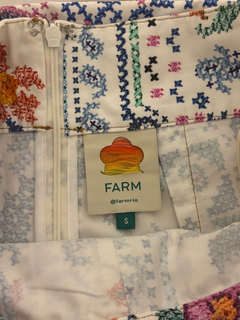 FARM Rio White Floral Paisley High-Waist Shorts with Multicolor Belt - Picture 2 of 4